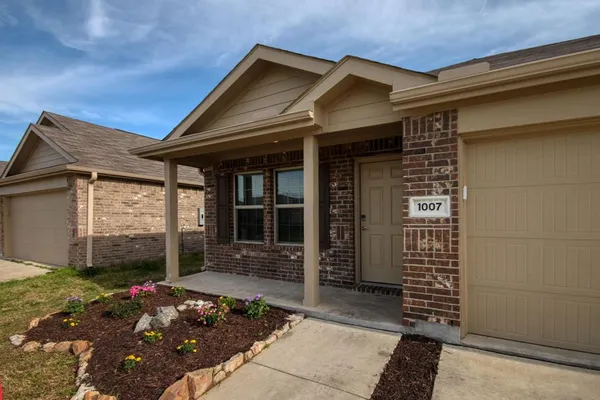 $269,999 | 1007 Lady Bird Street, Ennis, TX 75119