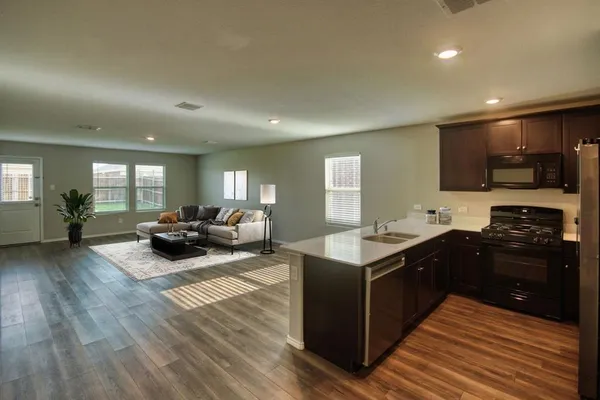 $269,999 | 1007 Lady Bird Street, Ennis, TX 75119