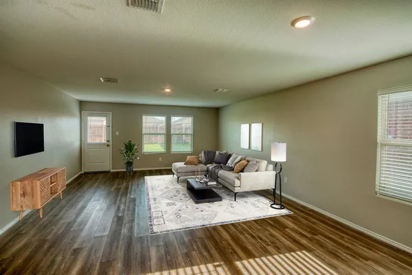 $269,999 | 1007 Lady Bird Street, Ennis, TX 75119