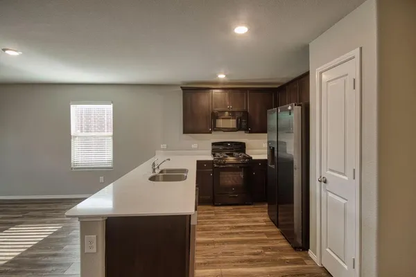 $269,999 | 1007 Lady Bird Street, Ennis, TX 75119