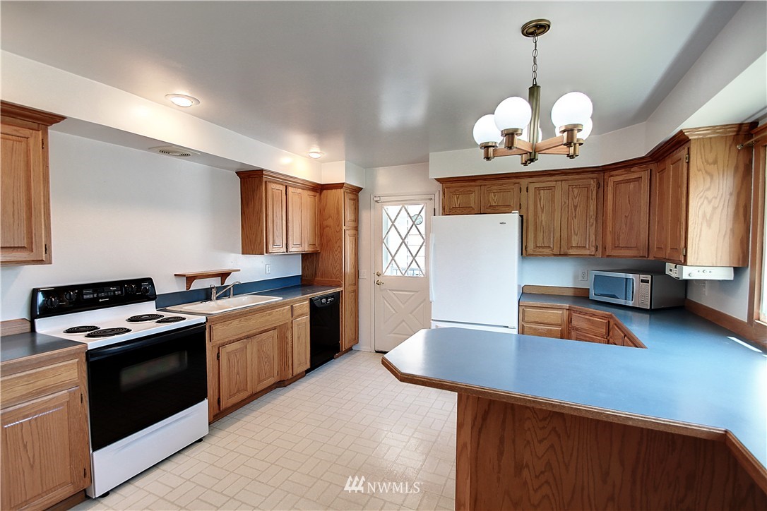6604 Willow Road Everett, WA 98203 - Photo 3 of 14