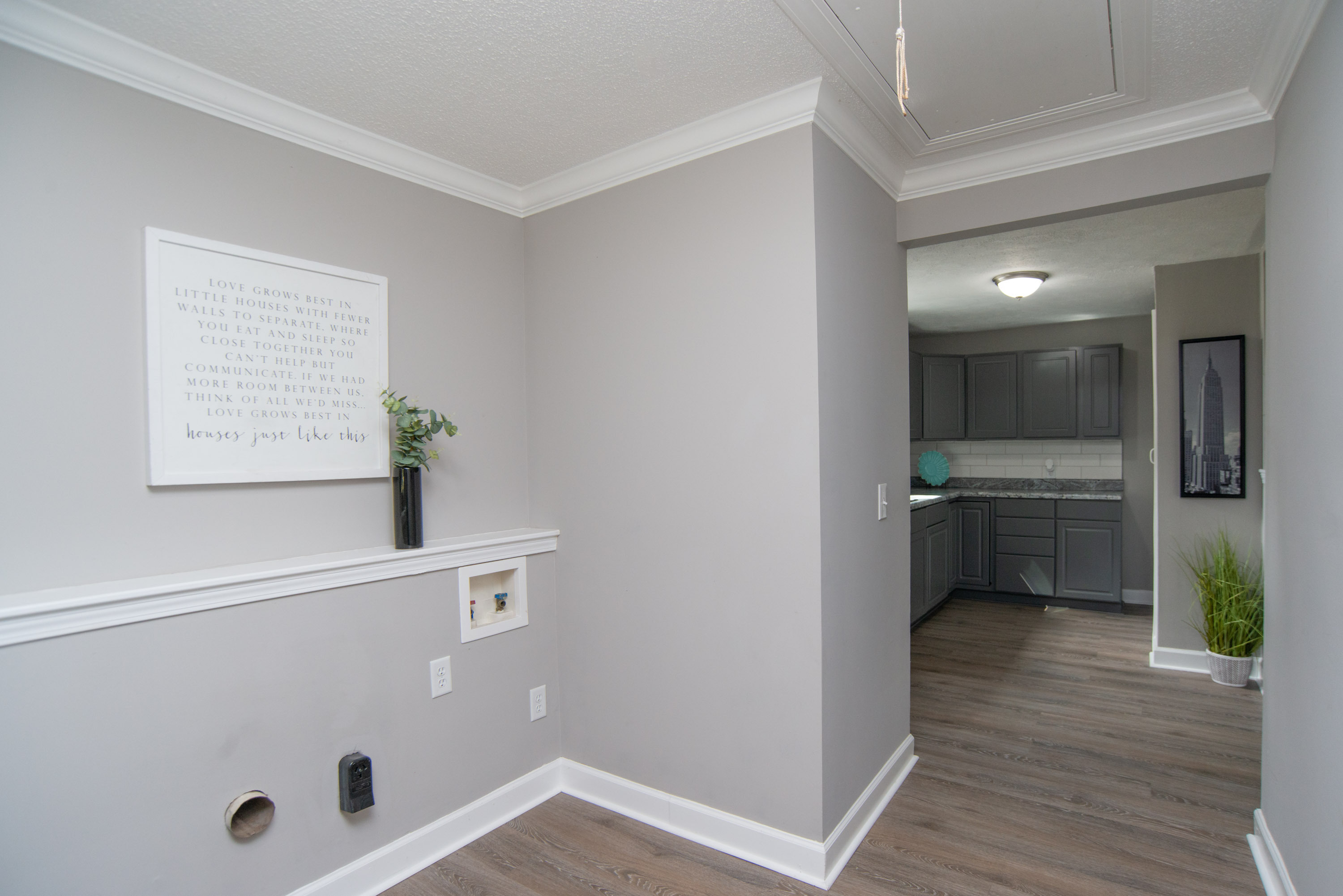 309 West Stop 11 Road Indianapolis, IN 46217 - Photo 10 of 42 Gallery Image 10