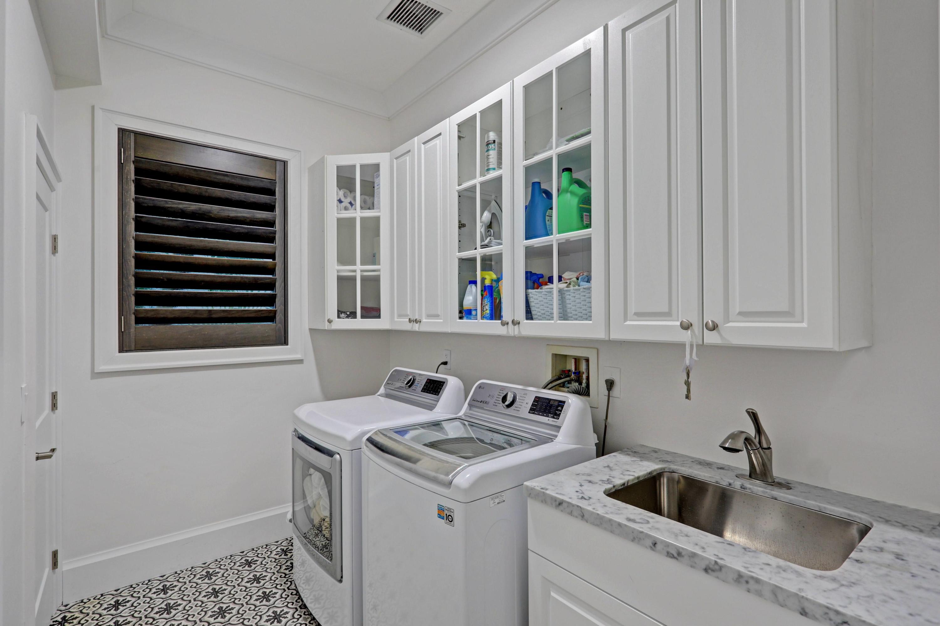 107 Barcelona Drive Jupiter, FL 33458 - Photo 32 of 73 Laundry Room