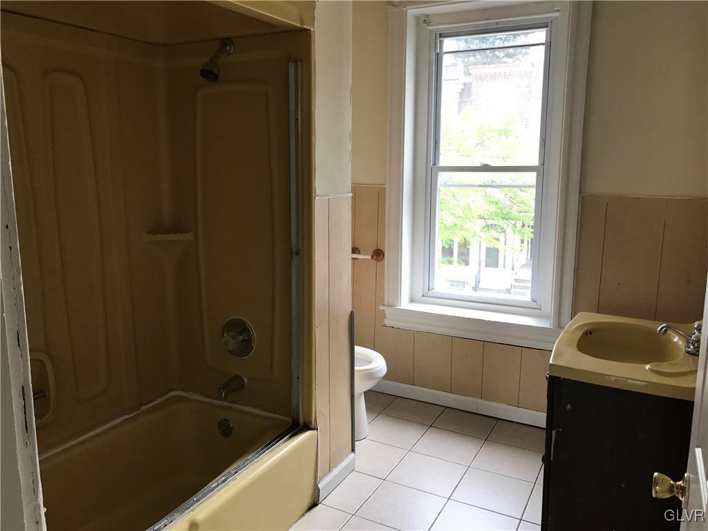 217 Ridge Avenue Allentown, PA 18102 - Photo 7 of 9 Gallery Image 7