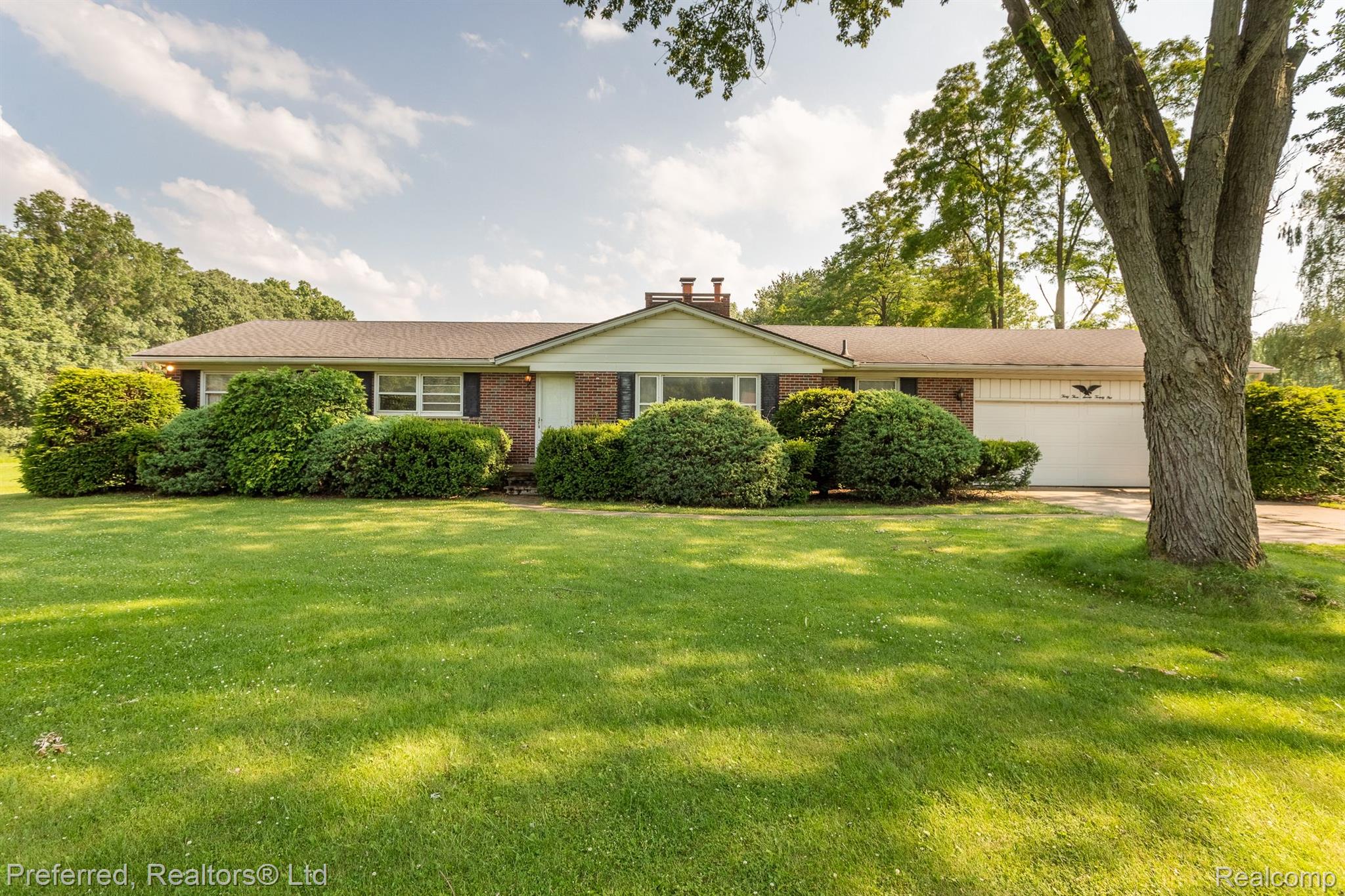 33721 Willow Road New Boston, MI 48164 - Photo 1 of 41 Gallery Image 1