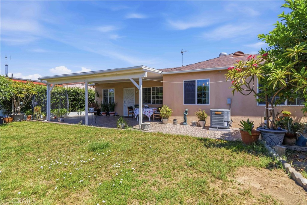 19406 Enadia Way Reseda, CA 91335 - Photo 28 of 34