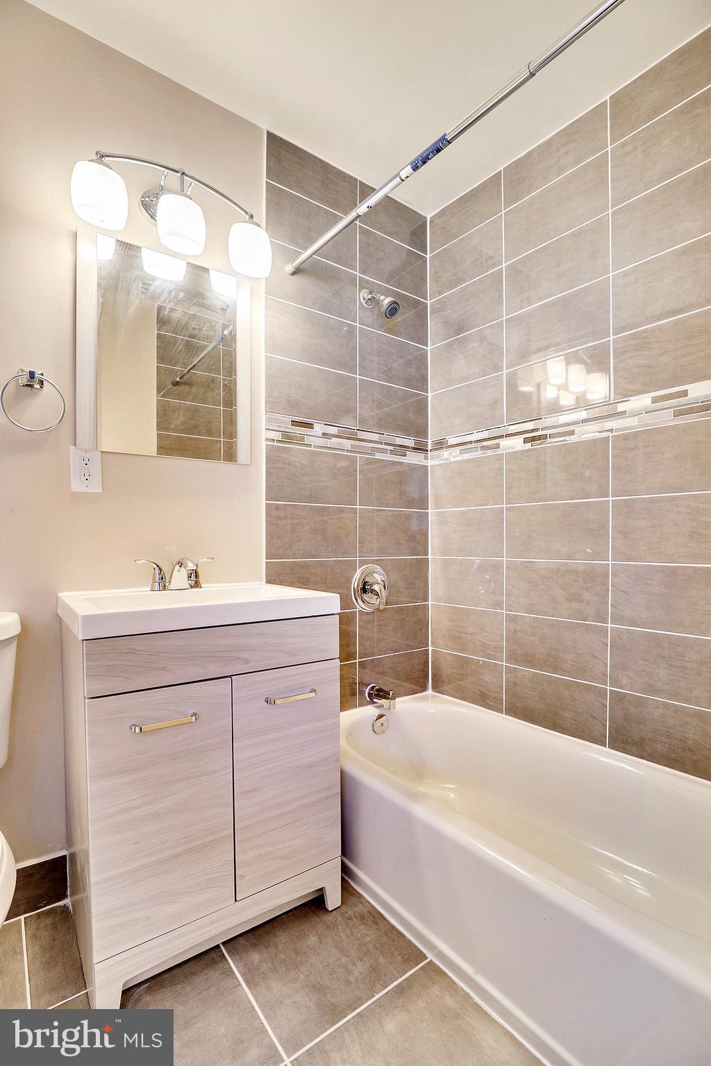 1718 Newcastle Road Baltimore, MD 21244 - Photo 5 of 9 a bathroom with a bathtub and a sink