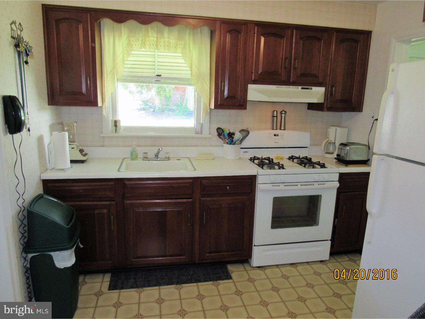 7330 Ryers Avenue Philadelphia, PA 19111 - Photo 10 of 23 Kitchen