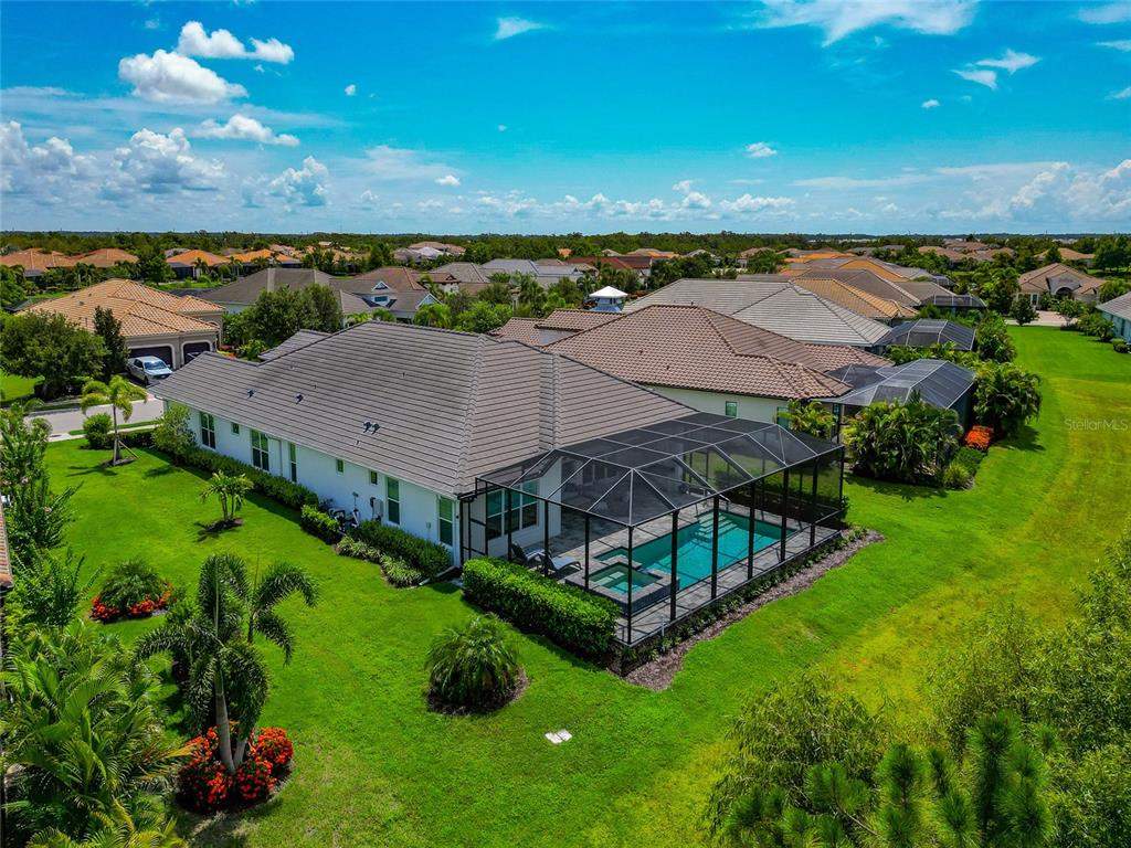 16620 Collingtree Crossing Lakewood Ranch, FL 34202 - Photo 40 of 48 an aerial view of a house with a garden
