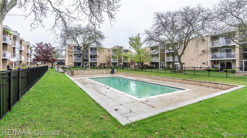 4905 Crooks Road, Unit B4 Royal Oak, MI 48073 - Photo 8 of 36