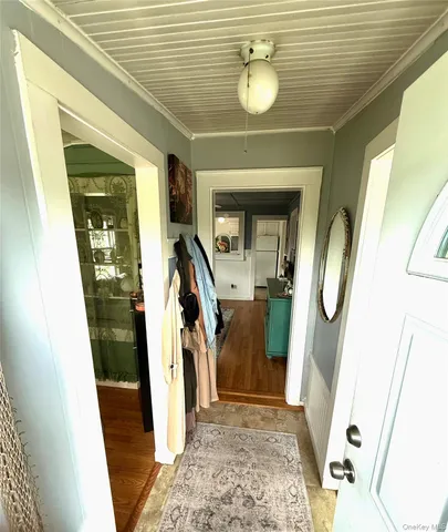 a view of a livingroom with furniture