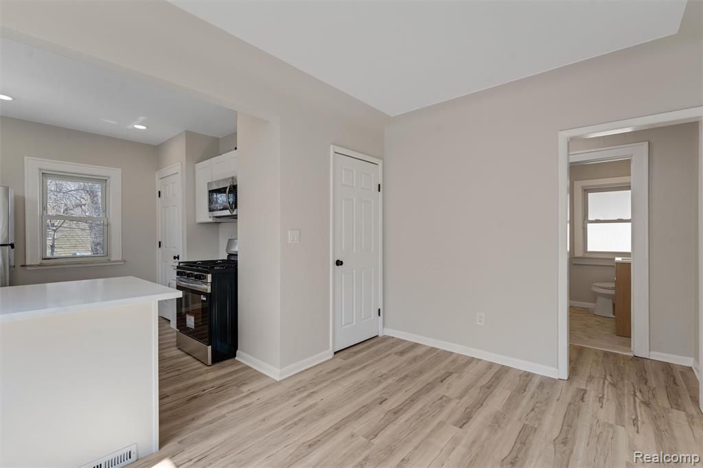 917 North Perry Street Pontiac, MI 48340 - Photo 12 of 37