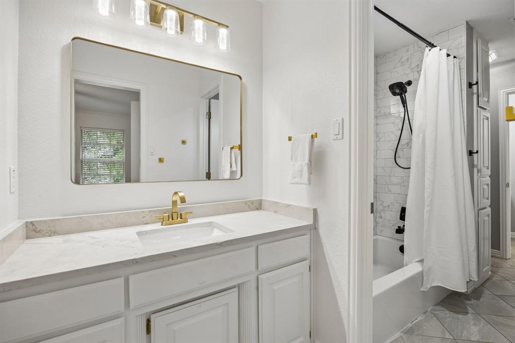 1309 Meadow Ridge Court Southlake, TX 76092 - Photo 26 of 34 Jack And Jill Bath