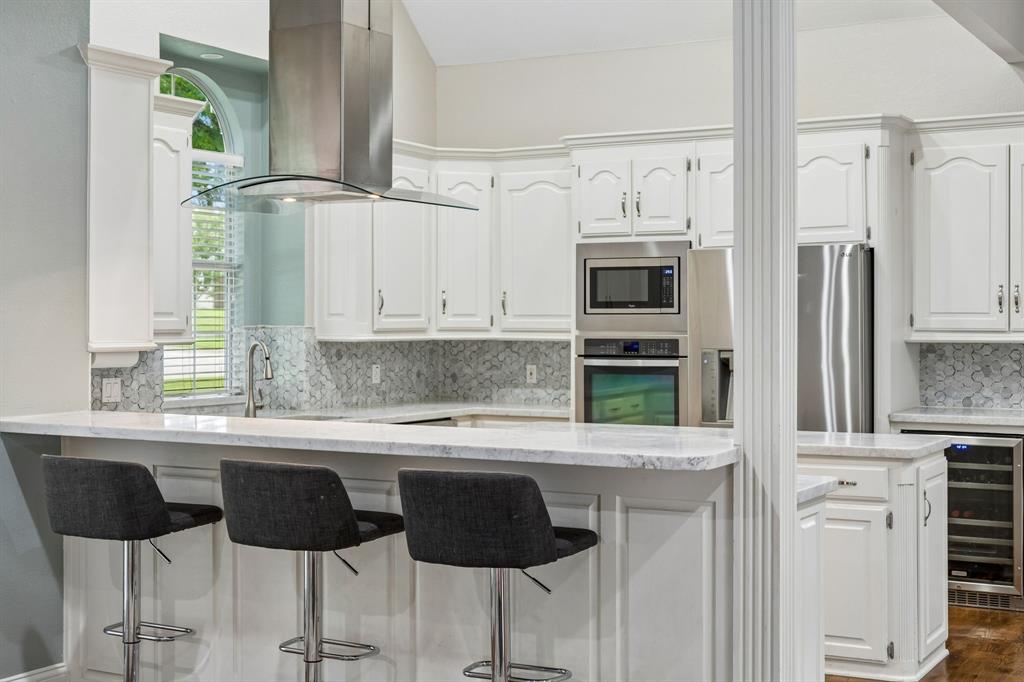 1309 Meadow Ridge Court Southlake, TX 76092 - Photo 8 of 34 Breakfast Bar