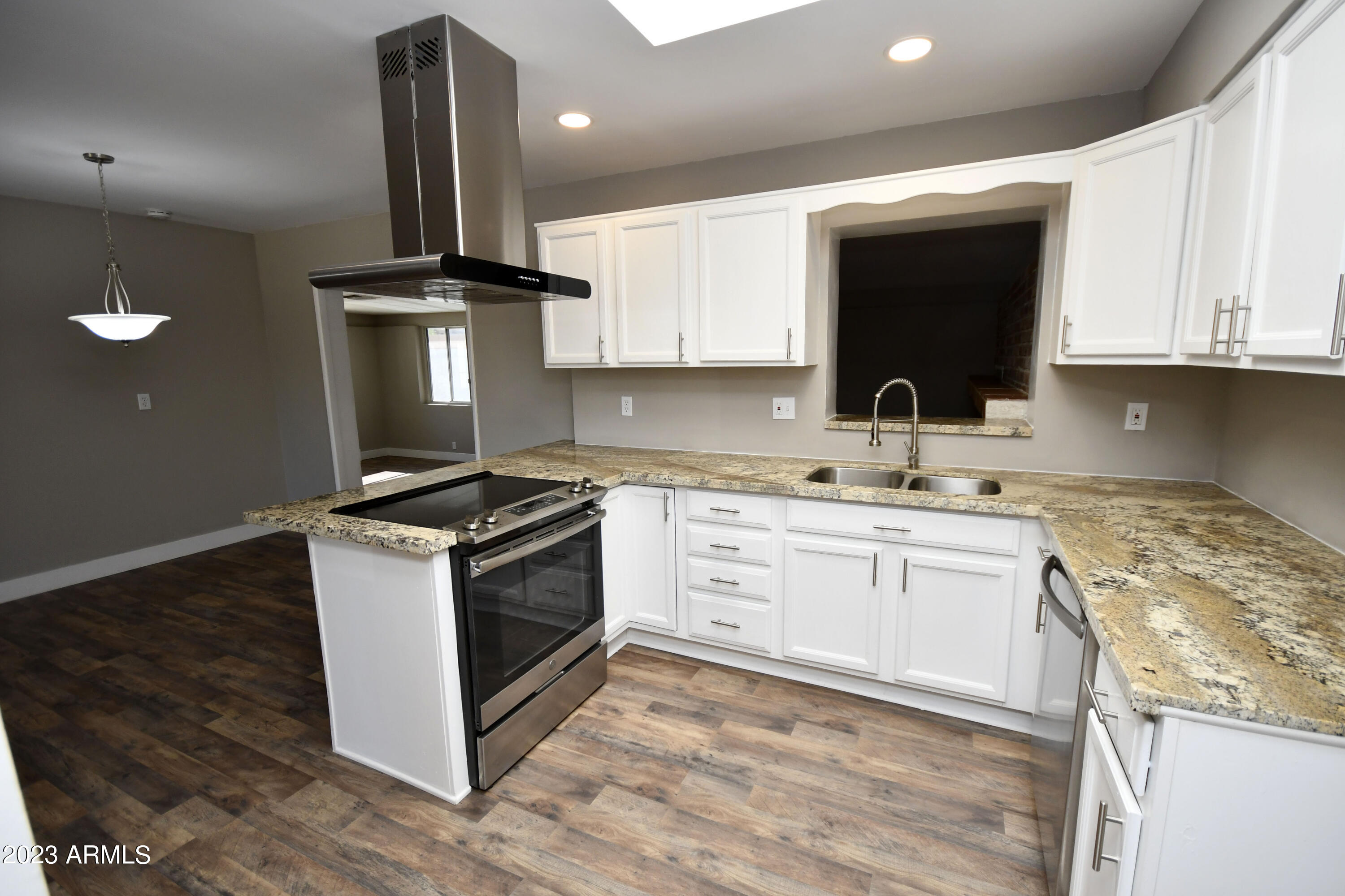 4443 East Almeria Road Phoenix, AZ 85008 - Photo 4 of 23 Kitchen