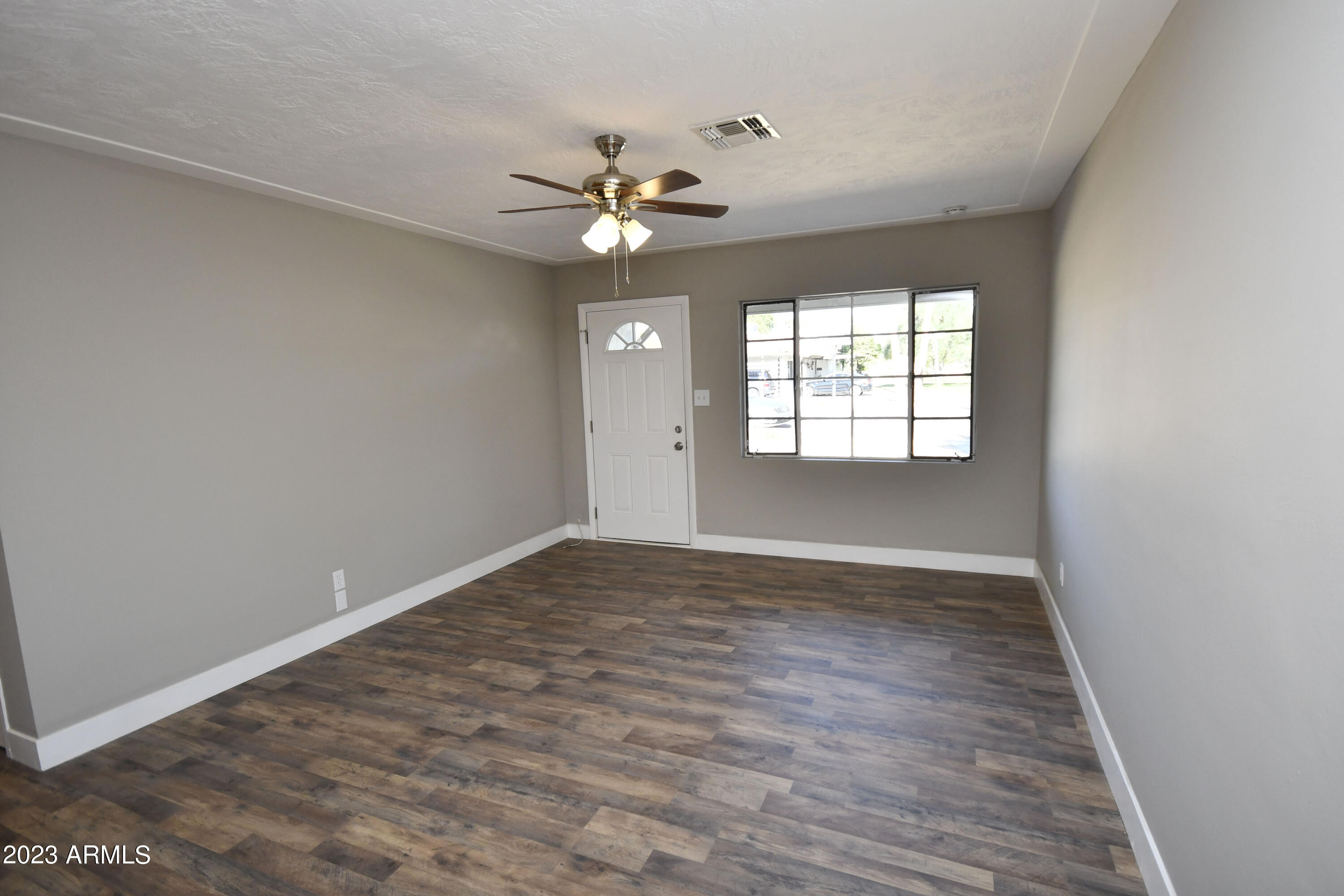 4443 East Almeria Road Phoenix, AZ 85008 - Photo 7 of 23 Living