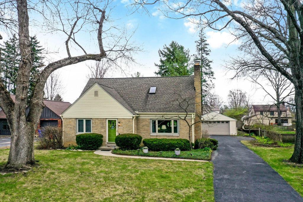2584 Chester Road Columbus, OH 43221 - Photo 3 of 49 2584ChesterRoad_Hommati102(7)