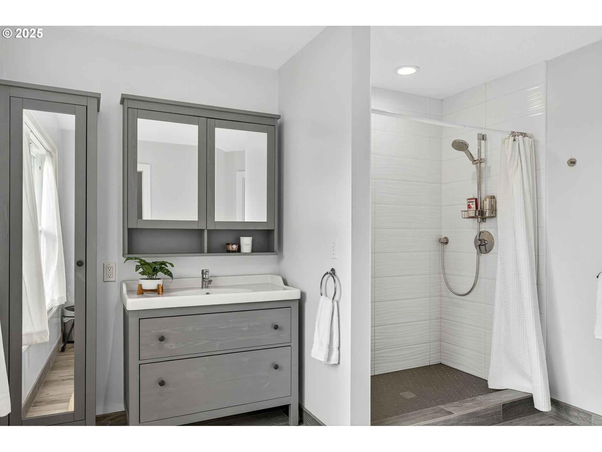 8452 Northwest Timber Ridge Court Portland, OR 97229 - Photo 33 of 48 a bathroom with a tub sink and mirror