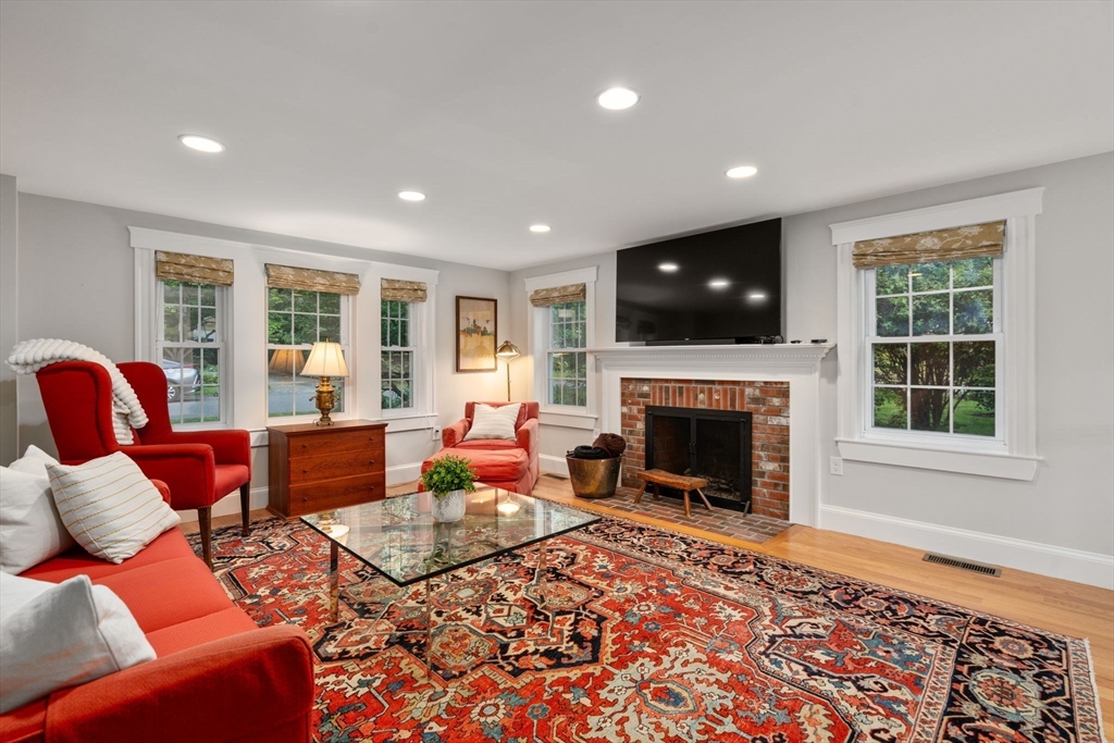 8 Avon Road Wellesley, MA 02482 - Photo 10 of 28