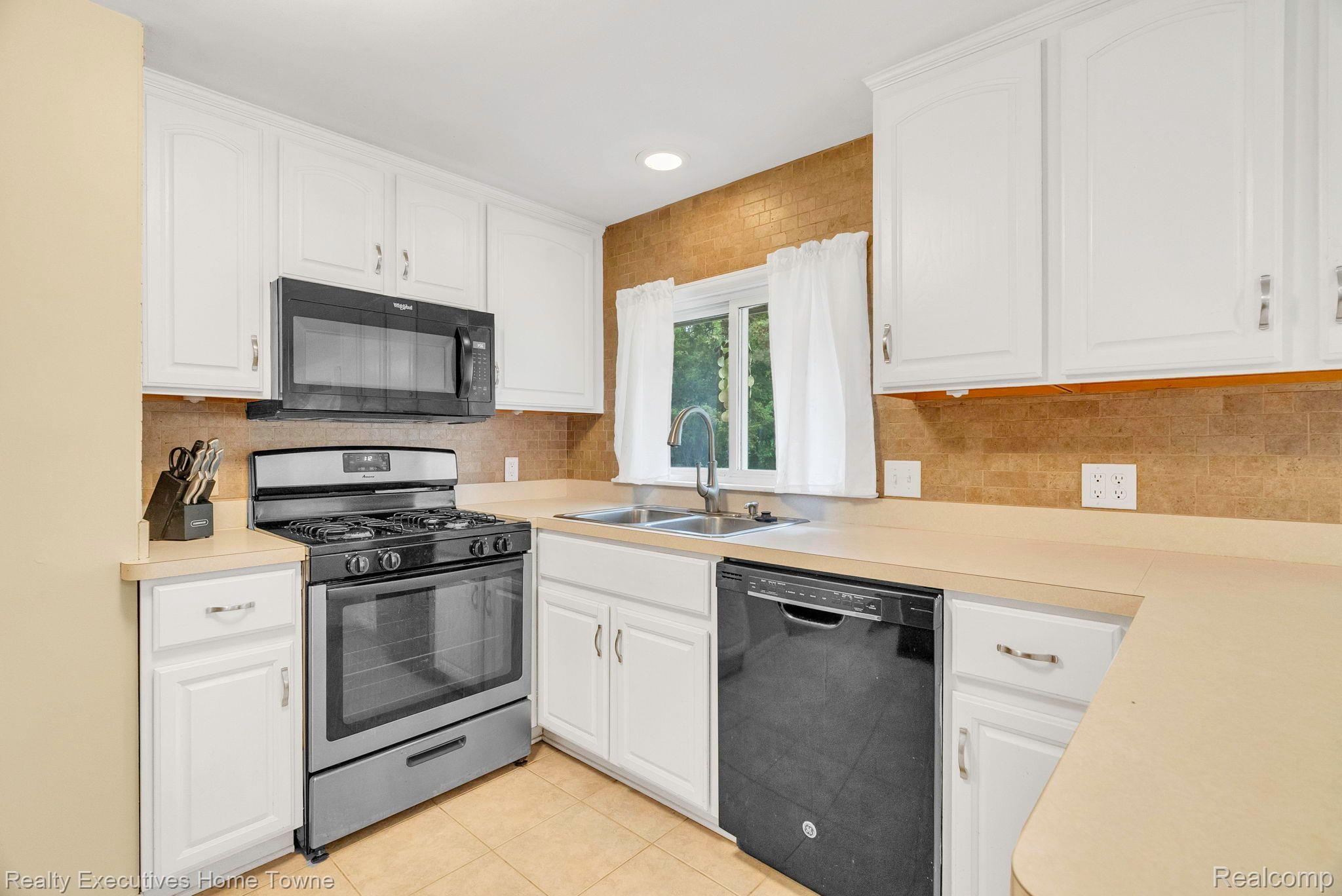 3090 Beach Road Port Huron, MI 48060 - Photo 14 of 39 Gallery Image 14