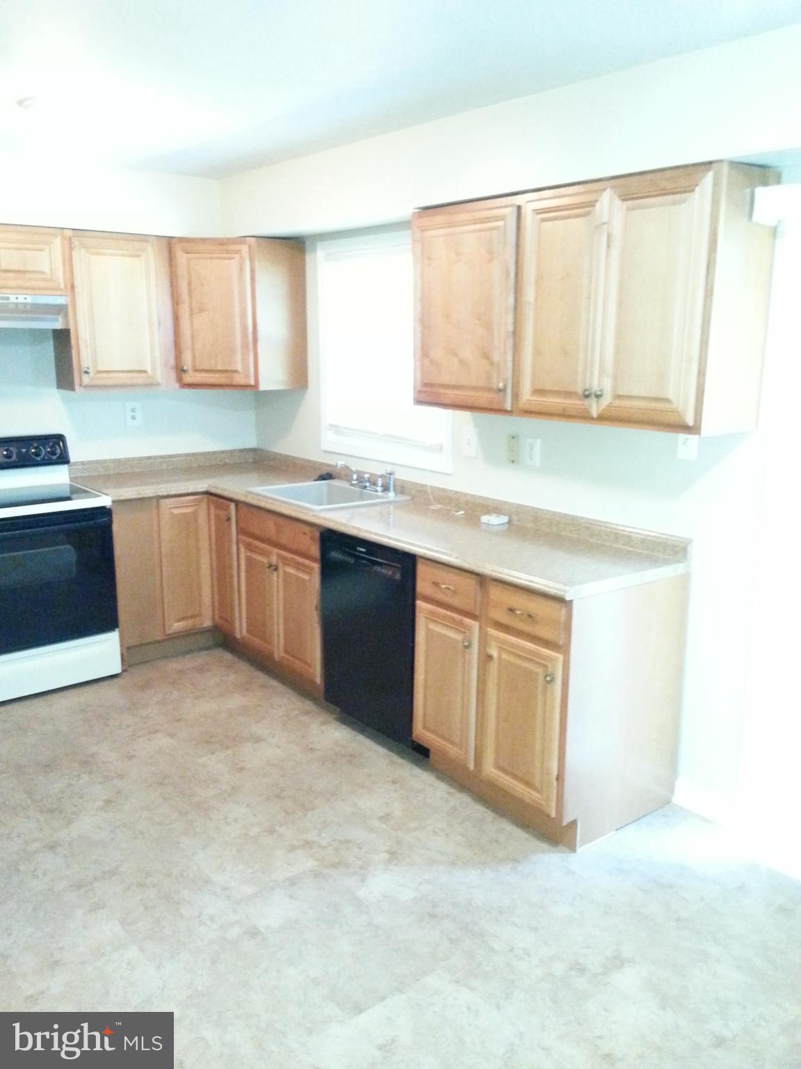 14116 Beechvue Lane Silver Spring, MD 20906 - Photo 15 of 42 Kitchen