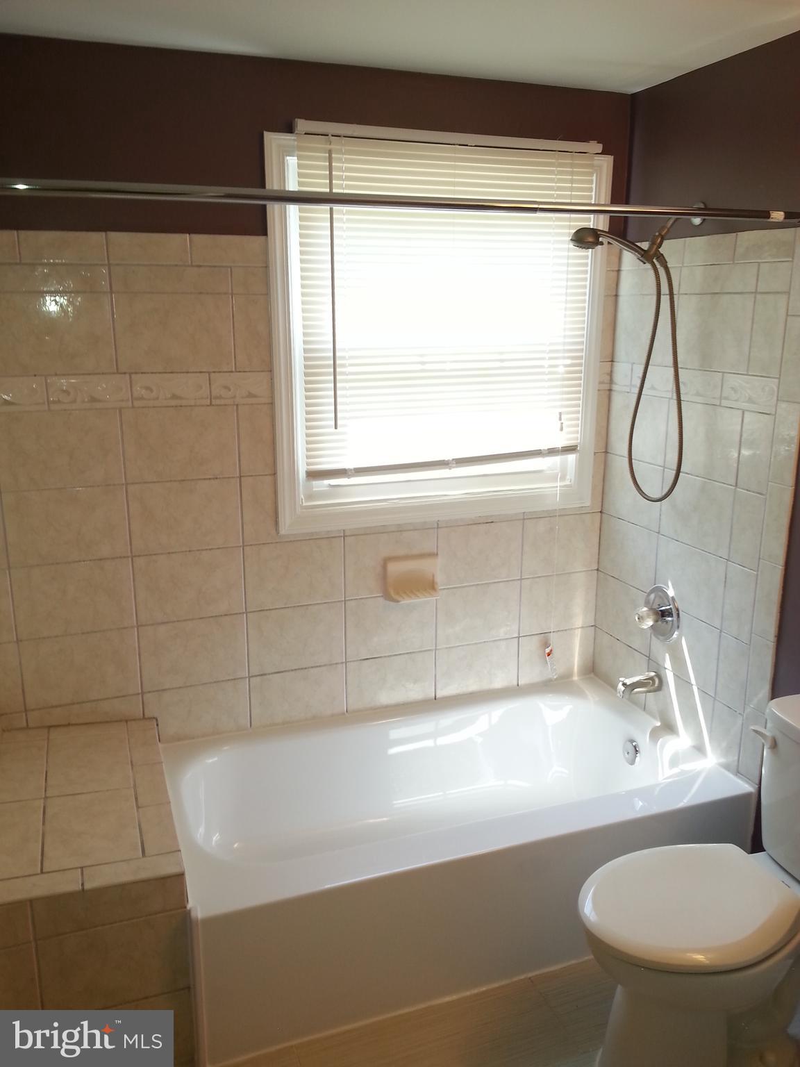 14116 Beechvue Lane Silver Spring, MD 20906 - Photo 25 of 42 Hall Bathroom