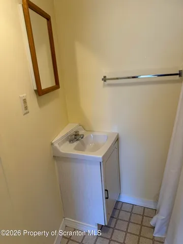 $800 | 709 Main Street, Unit 2ND FLOOR FRONT, Avoca, PA 18641