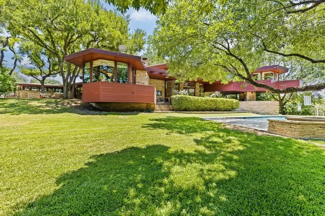 a backyard of a house with table and chairs