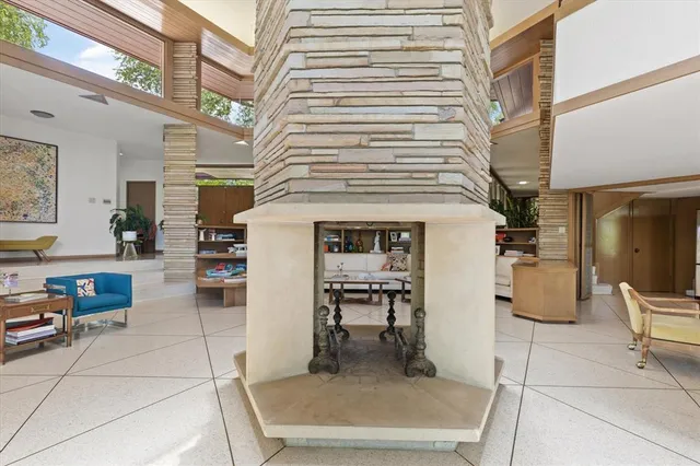 a view of dinning table and chairs in the patio