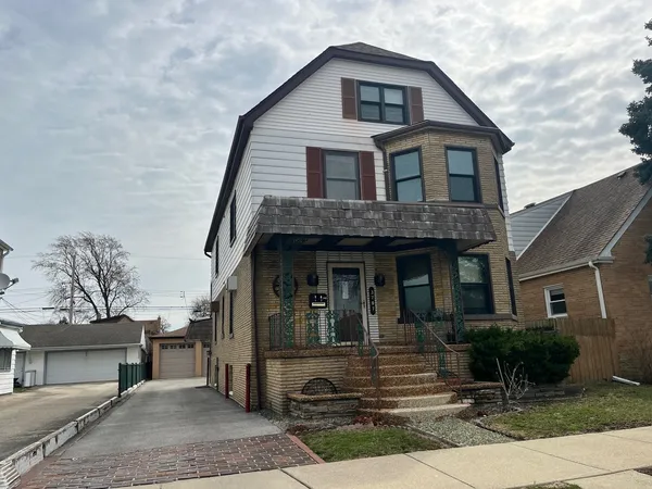 $2,100 | 3707 North Nora Avenue, Unit 2, Chicago, IL 60634