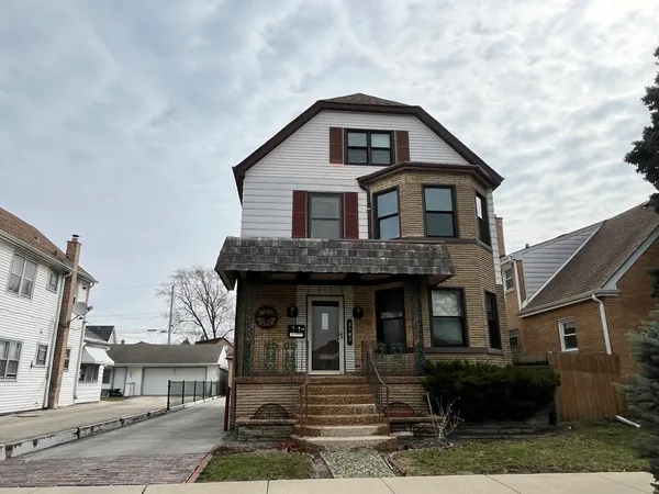 $2,100 | 3707 North Nora Avenue, Unit 2, Chicago, IL 60634