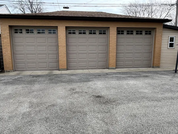 $2,100 | 3707 North Nora Avenue, Unit 2, Chicago, IL 60634