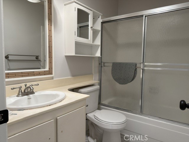 5281 Charing Cross Road Westminster, CA 92683 - Photo 16 of 25 Upstairs hall bathrom