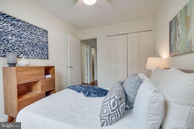 $734,000 | 606 15th Street South, Unit 2, Arlington, VA 22202