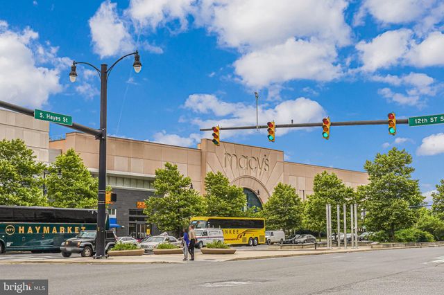 $734,000 | 606 15th Street South, Unit 2, Arlington, VA 22202