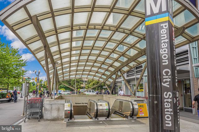 $734,000 | 606 15th Street South, Unit 2, Arlington, VA 22202