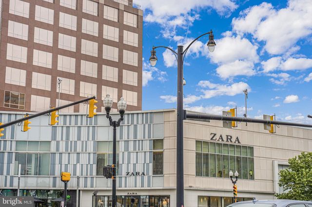 $734,000 | 606 15th Street South, Unit 2, Arlington, VA 22202