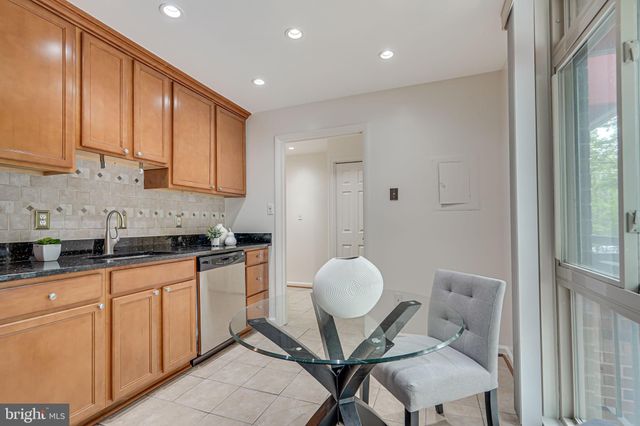 $734,000 | 606 15th Street South, Unit 2, Arlington, VA 22202
