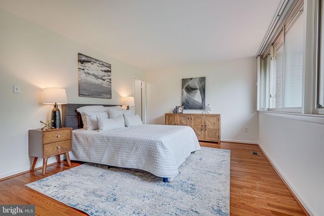 $734,000 | 606 15th Street South, Unit 2, Arlington, VA 22202