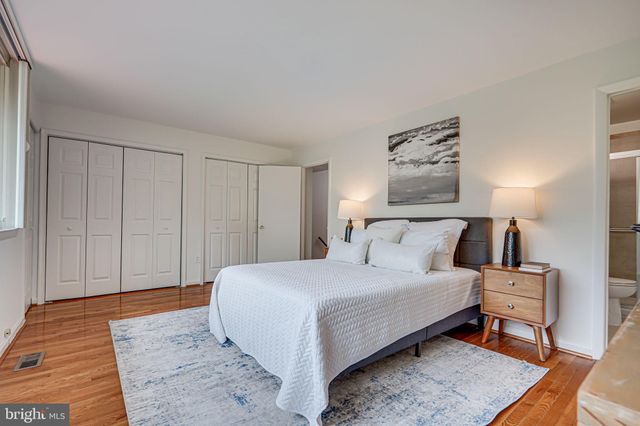 $734,000 | 606 15th Street South, Unit 2, Arlington, VA 22202