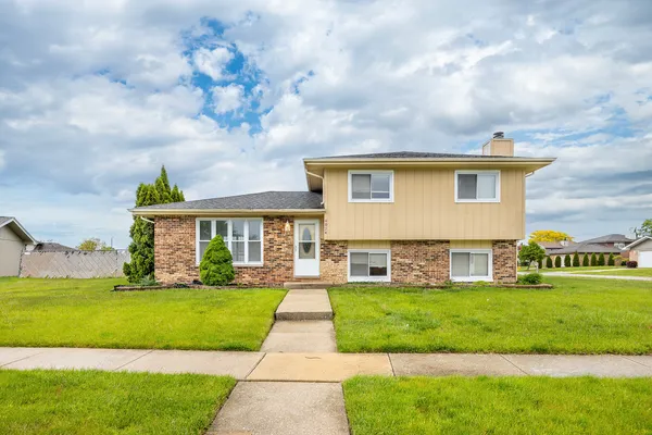 $200,999 | 4024 172nd Place, Country Club Hills, IL 60478