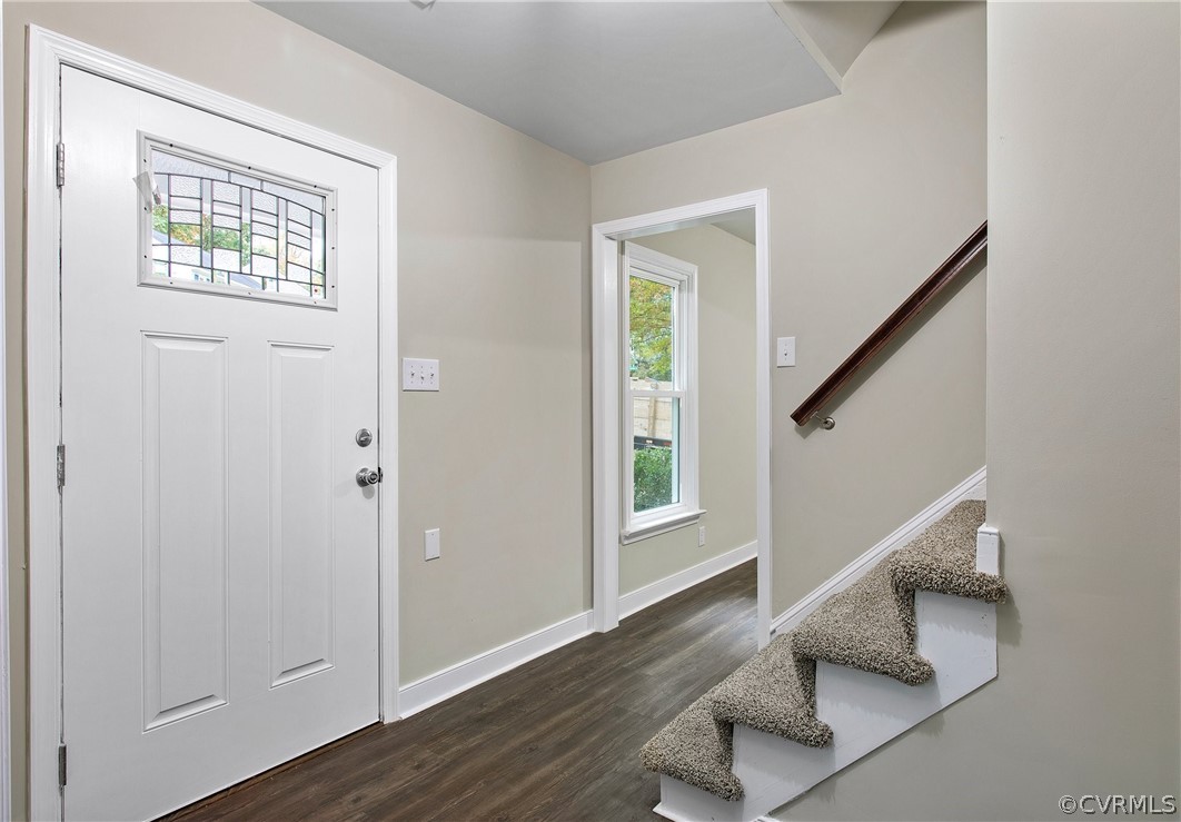 4812 Cedar Cliff Road Chester, VA 23831 - Photo 4 of 36 Foyer