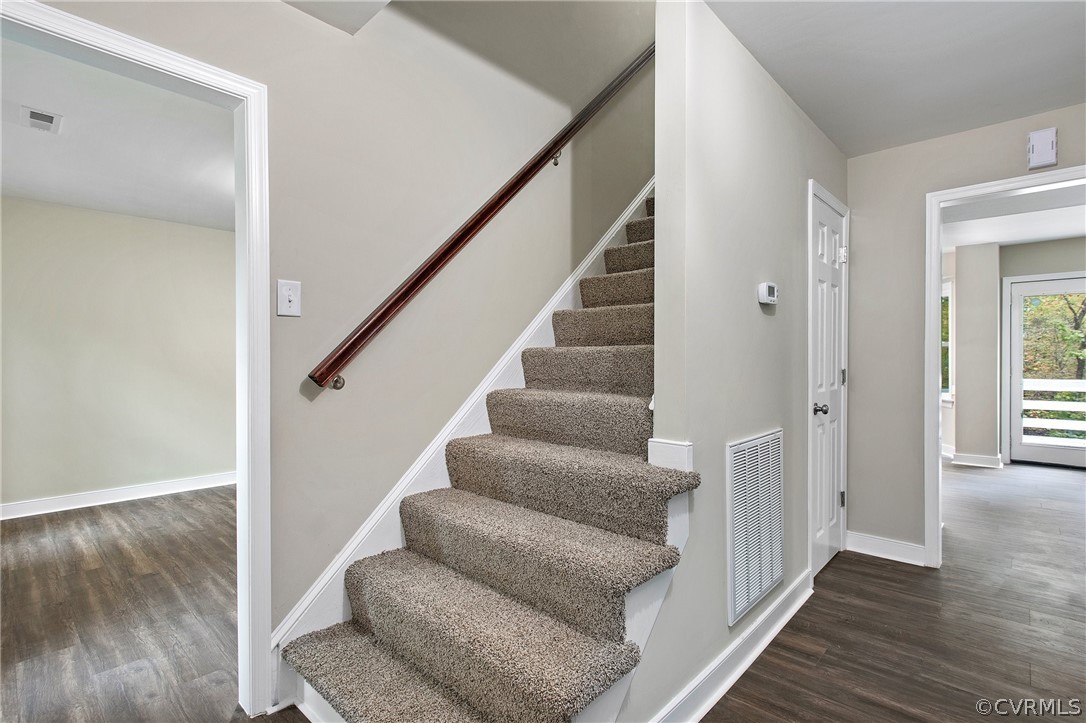 4812 Cedar Cliff Road Chester, VA 23831 - Photo 5 of 36 Foyer