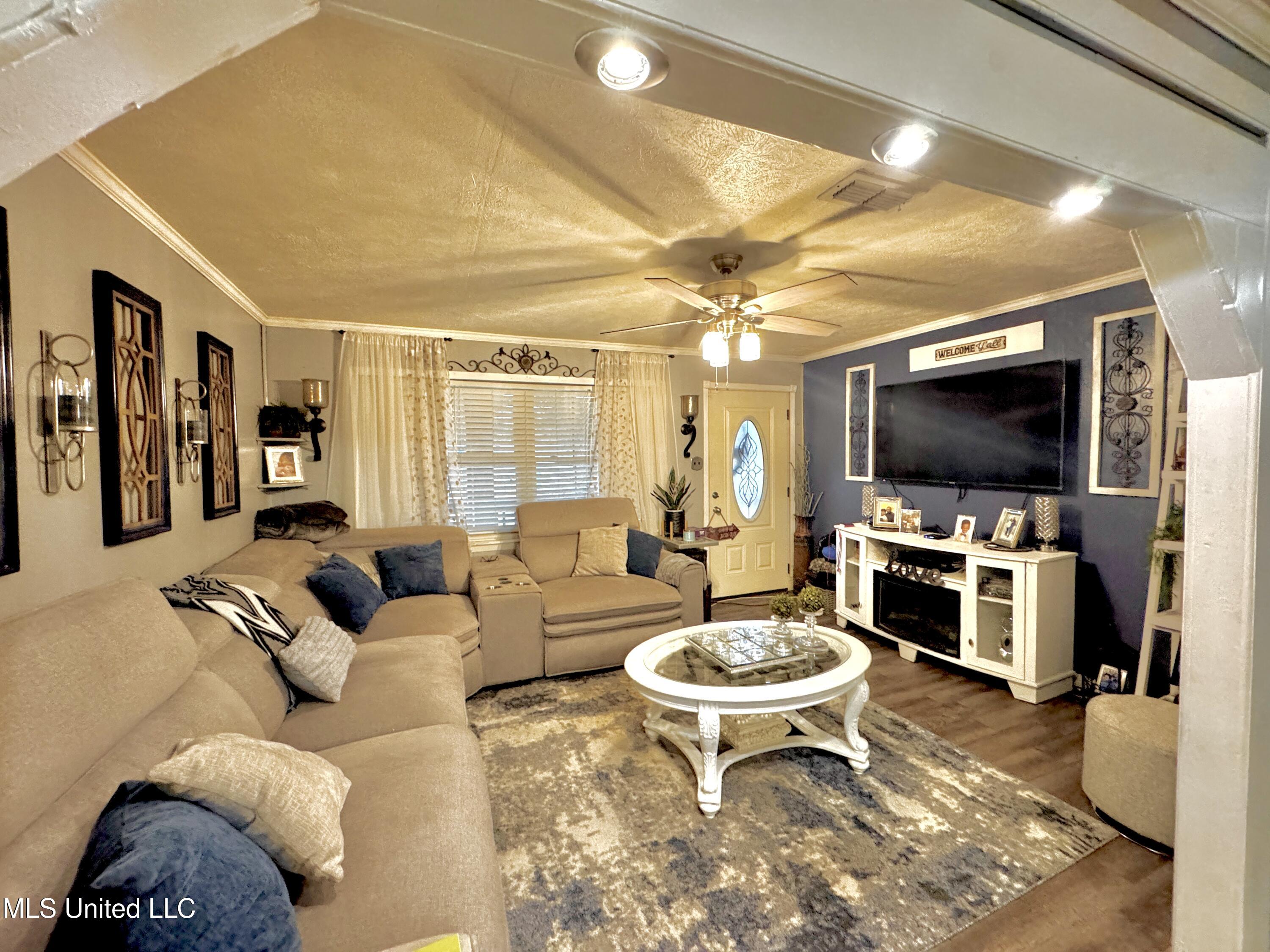 88 Amite Road Northeast Brookhaven, MS 39601 - Photo 2 of 16 IMG_5961