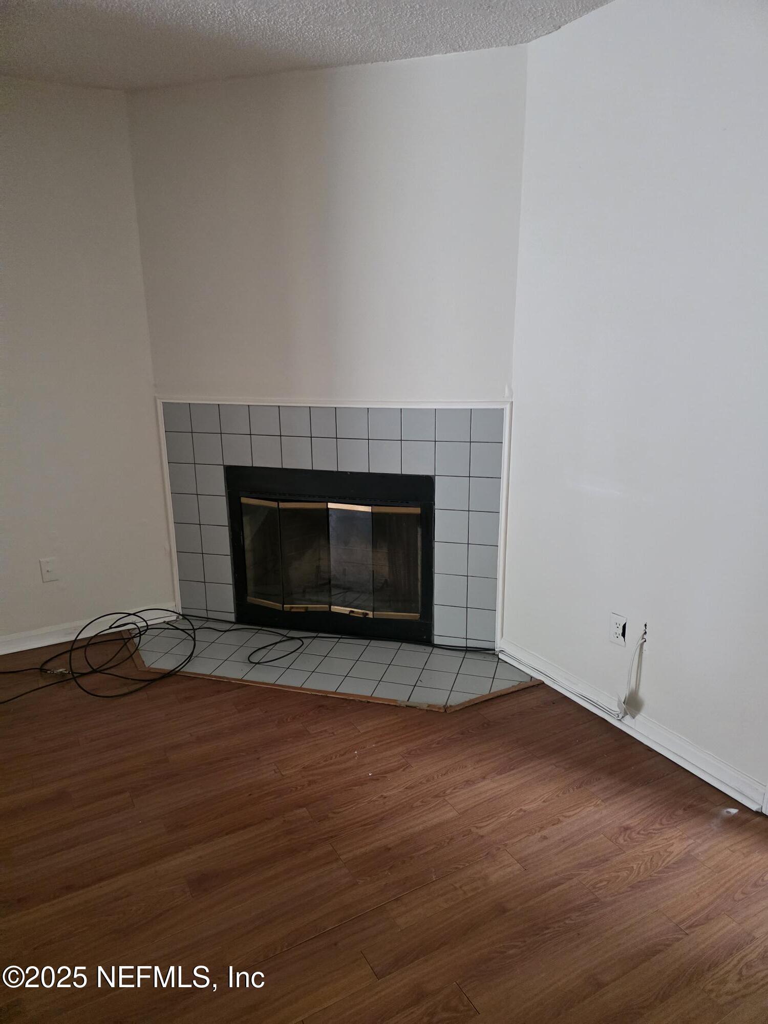 4641 Barnes Road South Jacksonville, FL 32207 - Photo 10 of 12 a room with a fireplace