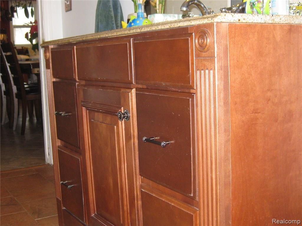 676 North Conklin Road Lake Orion, MI 48362 - Photo 18 of 39 Custom vanity in full bath