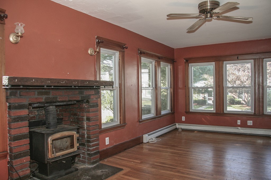 27 Aberdeen Road Framingham, MA 01702 - Photo 3 of 17 Gallery Image 3