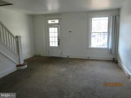329 Marydell Road Baltimore, MD 21229 - Photo 3 of 10 Living Room