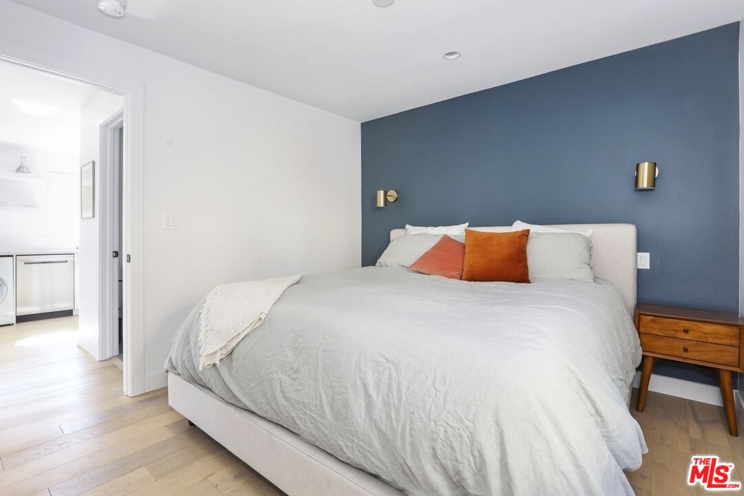 1269 1/2 South Muirfield Road Los Angeles, CA 90019 - Photo 11 of 13