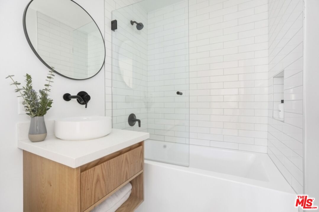 1269 1/2 South Muirfield Road Los Angeles, CA 90019 - Photo 13 of 13